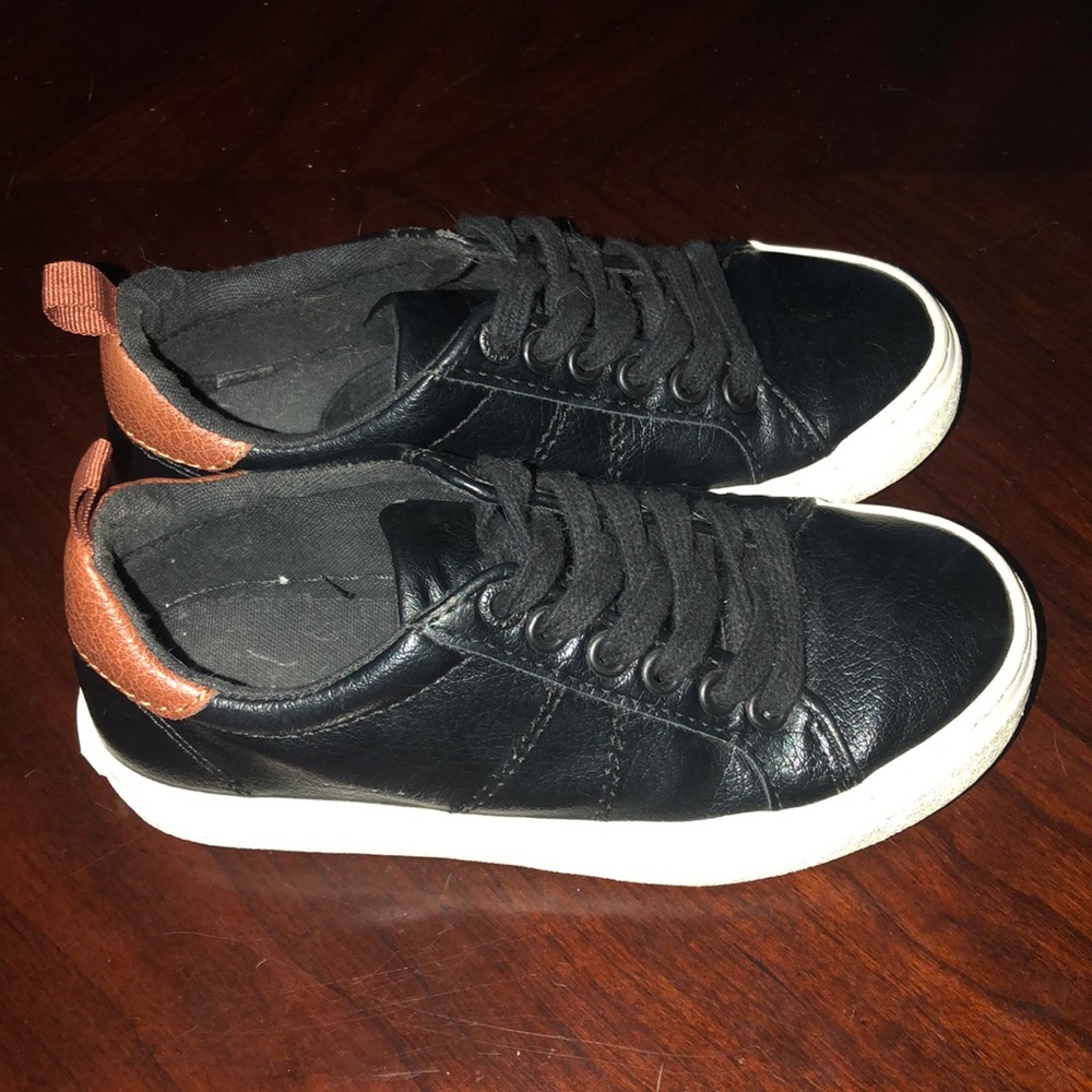 Boys old navy shoes
